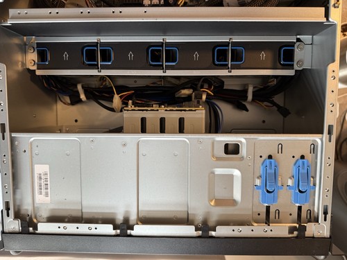 Gigabyte Workstation W771-Z00 AMD Ryzen Threadripper PRO Tower GPU Rack Barebone - Photo 10/11