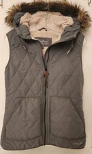 Eddie Bauer Womens Quilted Parka Vest Sherpa Lined Olive Faux Fur Hooded Small