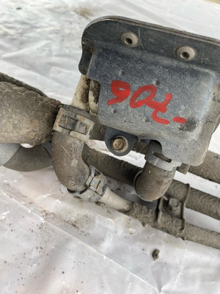 Toyota Prius 2002 sedán superior gasolina llenado de combustible cuello manguera tubo 1,5 litros Foto 3 de 4