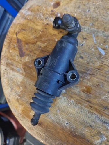 Nehmerzylinder Kupplung 1J0721261F VW Golf 1.4 Bj 2001 1 J 1969094