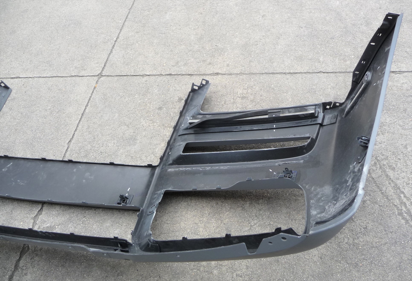 2019-2022 Rolls Royce RR31 Cullinan Front Bumper Cover 51117448893 OEM
