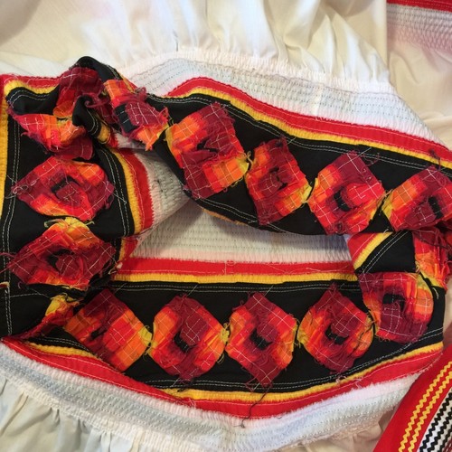 GONNA PATCHWORK INDIANA VINTAGE SEMINOLE NATIVI AMERICANI FATTA A MANO BIANCA ROSSA 27x37 - Foto 5 di 24