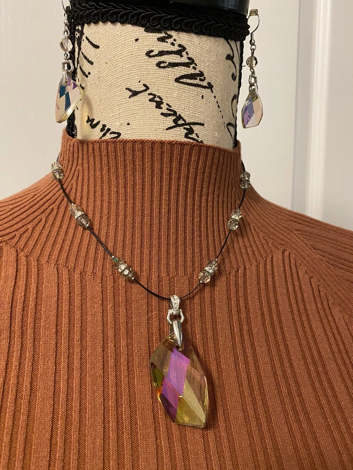 Usado en Excelente Condición 5th Avenue Swarovski De-Art Forma Pendientes y Collar Conjunto Placa de Rodio Foto 3 de 4