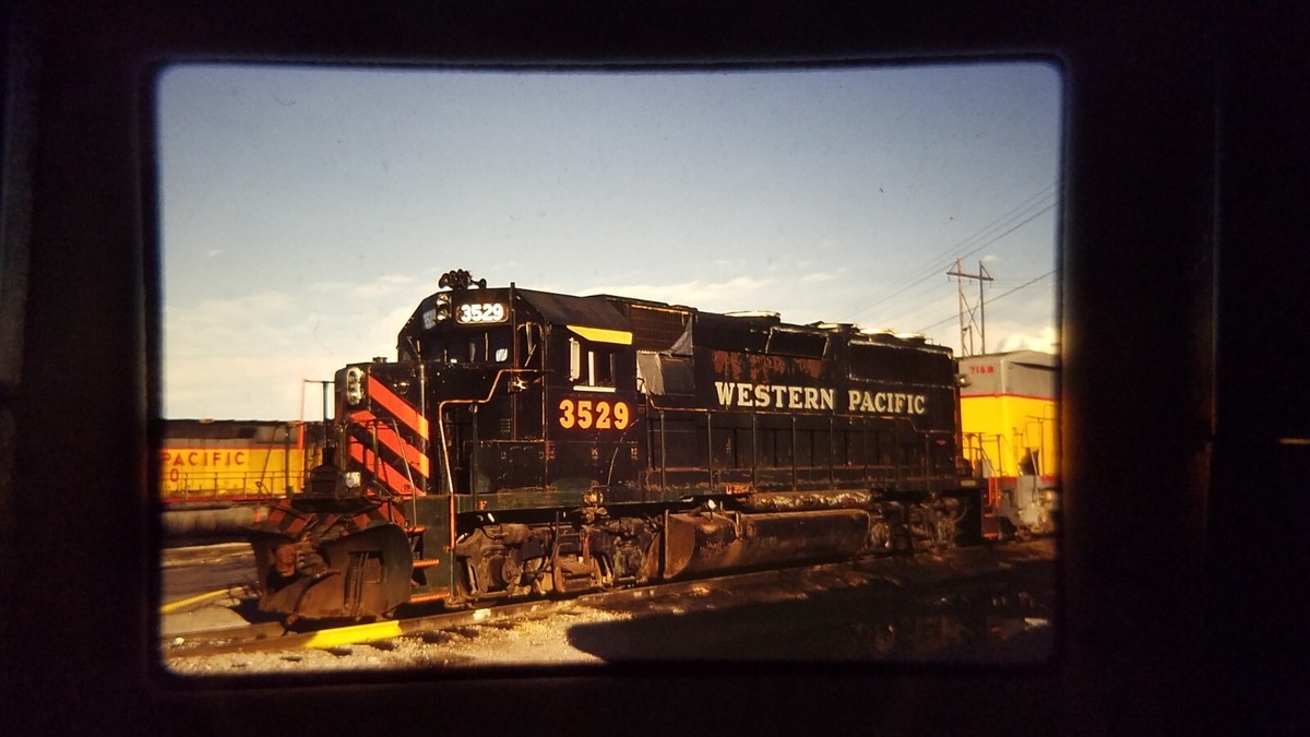 XSJ14 35MM Train Slide ENGINE LOCOMOTIVE RR WP GP40 3529 SALT LAKE