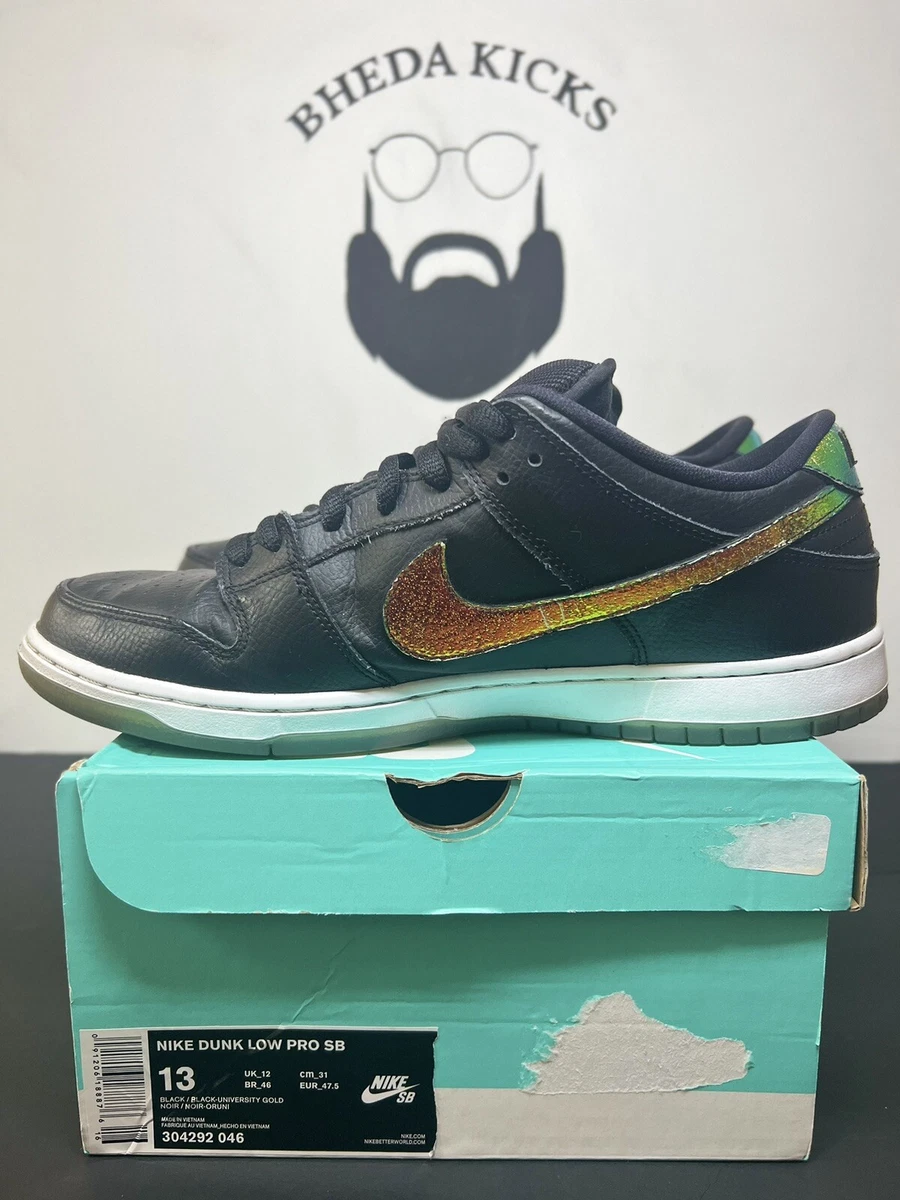 Nike sb dunk deals low black university gold