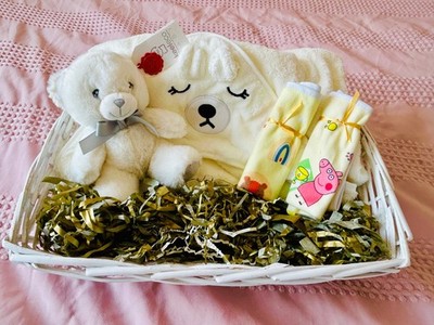 Luxus Baby Unisex Geschenkkorb - Handtuch, Bär & Lätzchen! Bereit zum Verschenken!