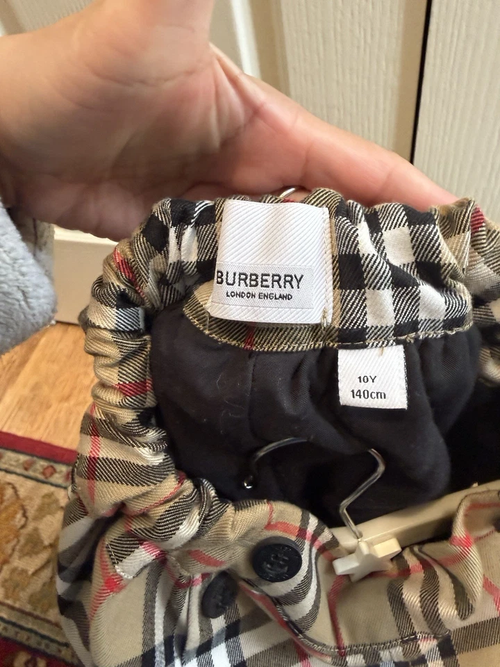 Pantalones Burberry para niñas talla 10Y Foto 4 de 4