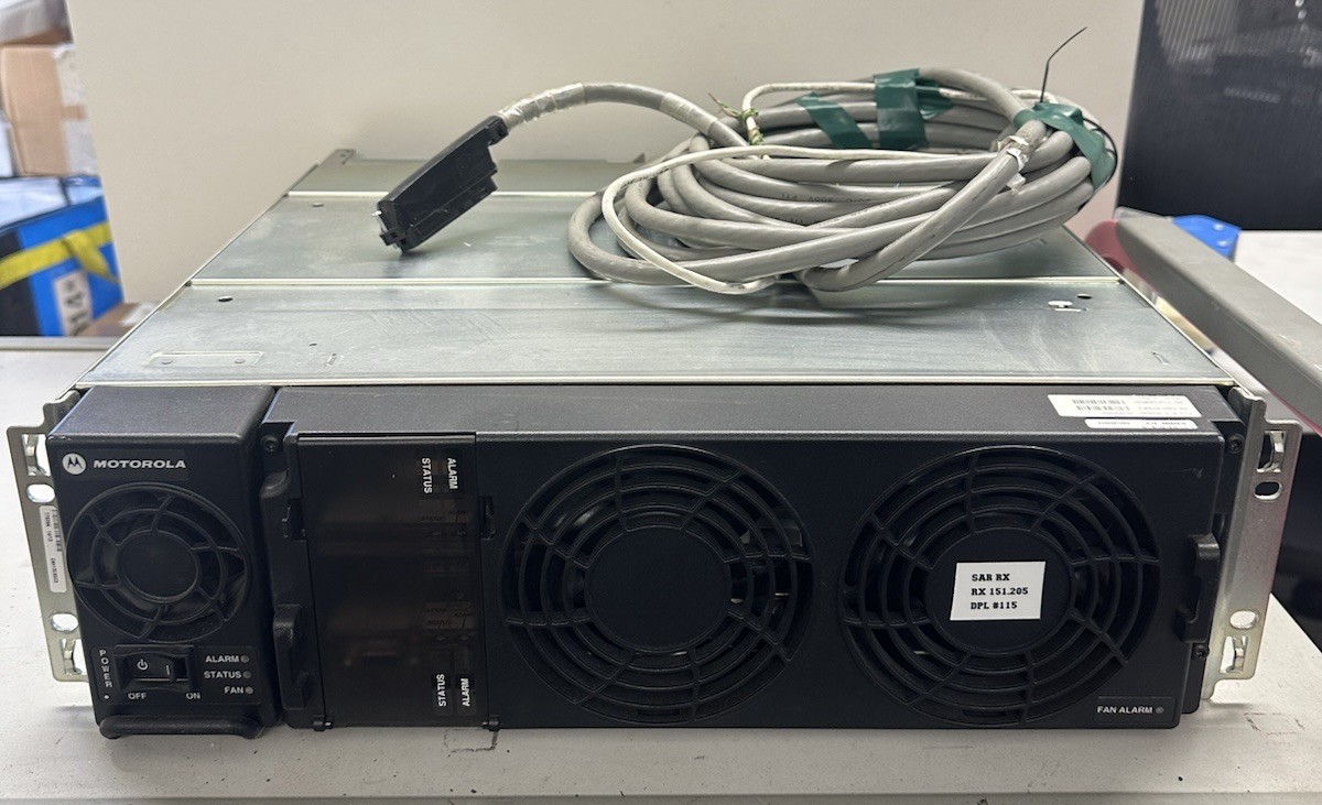 Motorola GTR 8000 Repeater Base Chassis Card Cage T7039A T7039
