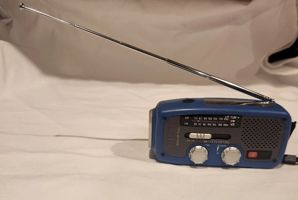 Eton Microlink FR160 Multi-purpose Handheld Radio Solar Power & USB Charger - Image 3 of 4