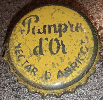 Antique GOLDEN PAMPRE APRICOT NECTAR Indoor Cork Kronkorken Capsule