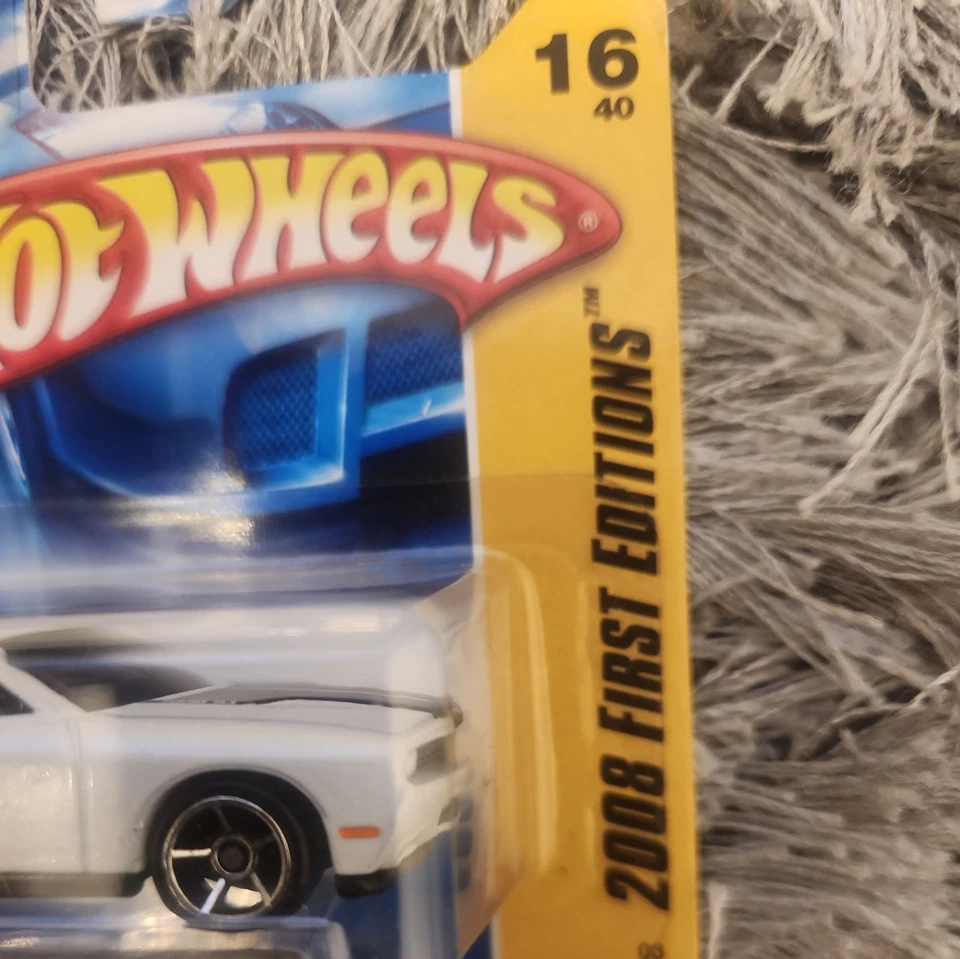 Hot Wheels 2008 First Editions 16/40 White Dodge Challenger SRT8  - Image 3 of 4