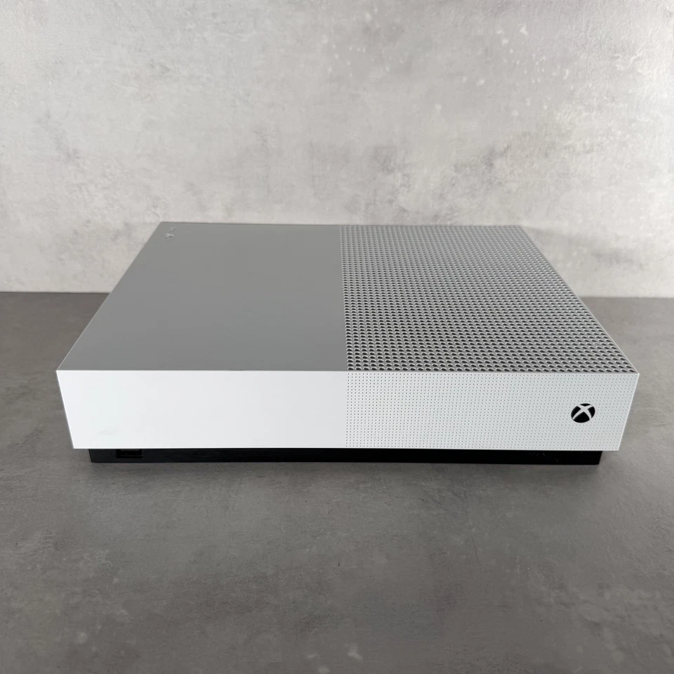 Microsoft Xbox One S All-Digital Edition, foto 1 di 5