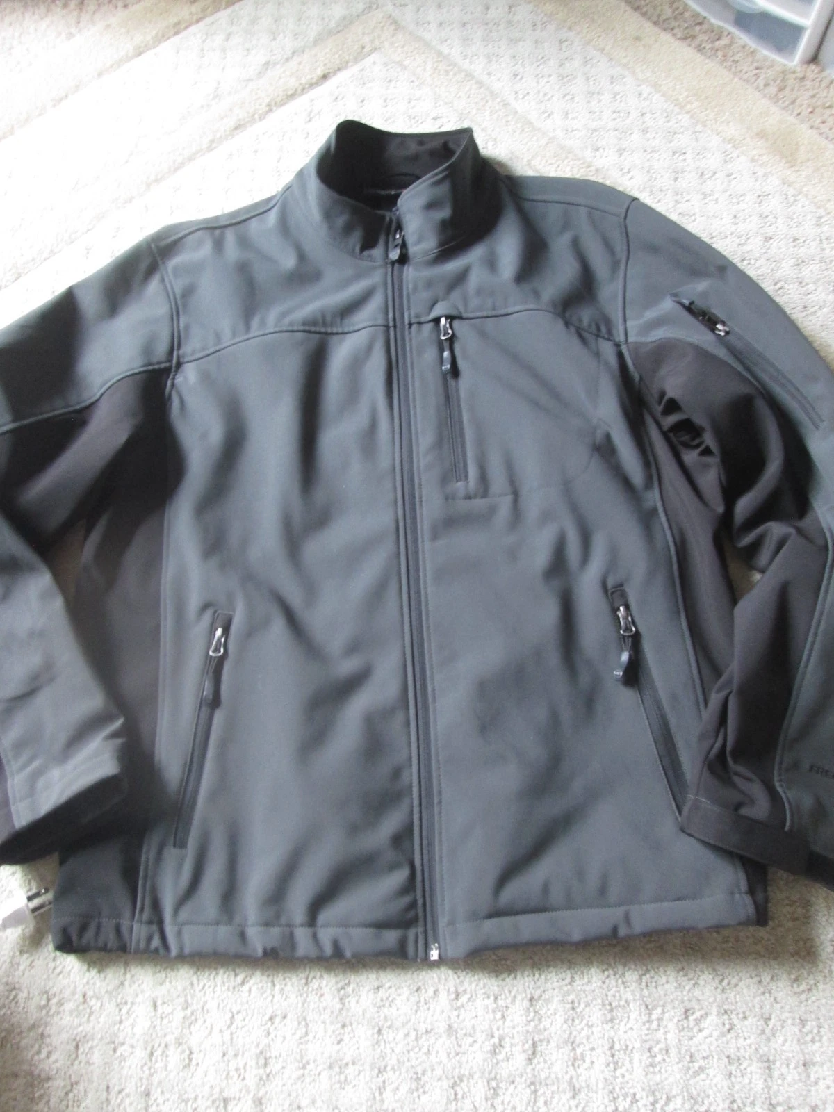 Free Country Water Resistant Charcoal Gray & Black Lined Softshell LARGE 82608