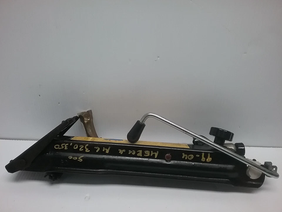 Mercedes Benz ML320 1999-2004, ML350, ML500 Kit de gato de neumático de repuesto de emergencia Foto 4 de 4