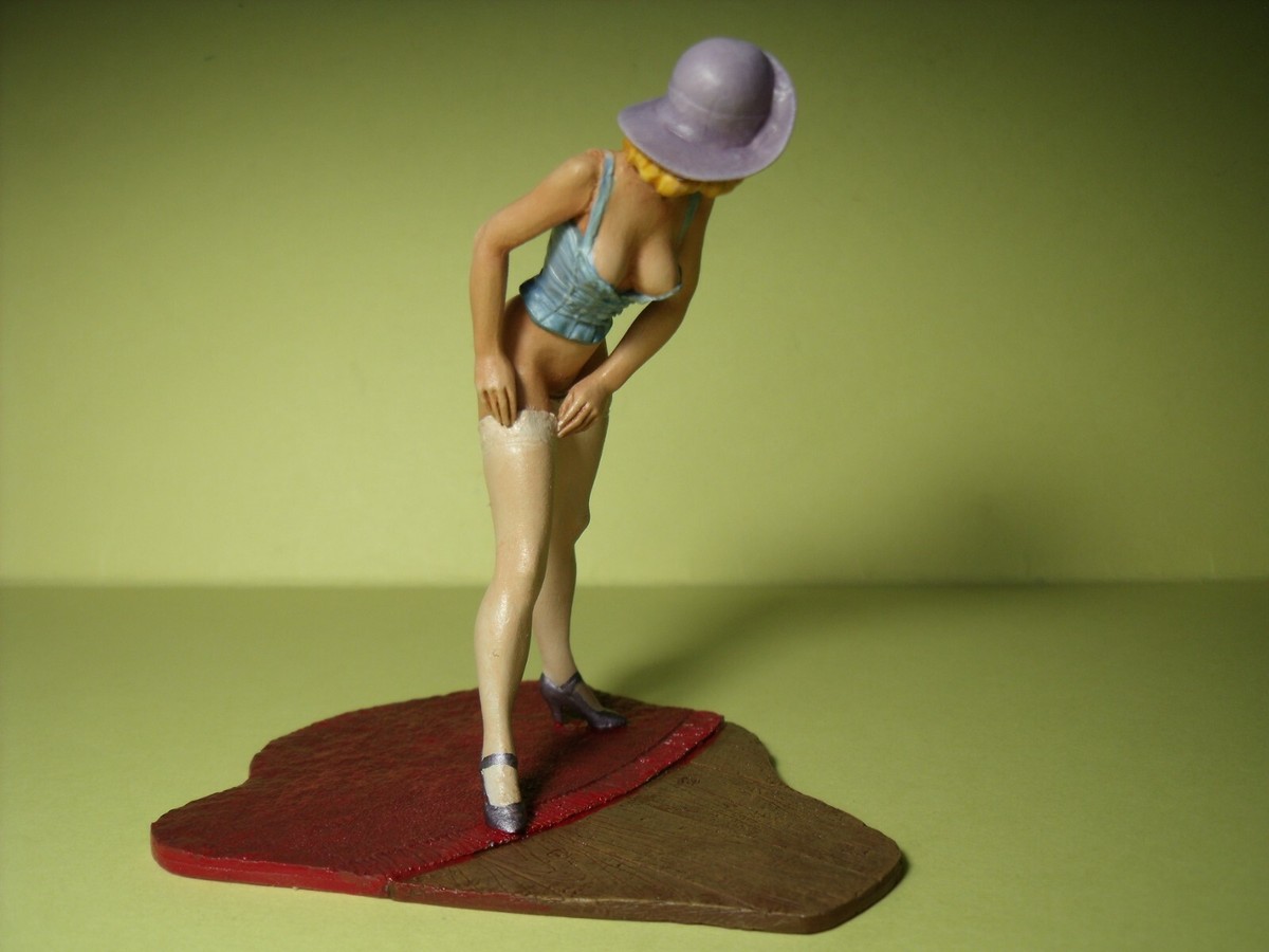 FIGURINE 1/18 GIRL MATHILDE VROOM NON PEINT FOR AUTOART FIGURINE 1/18 GIRL MATHILDE VROOM NON PEINT FOR AUTOART