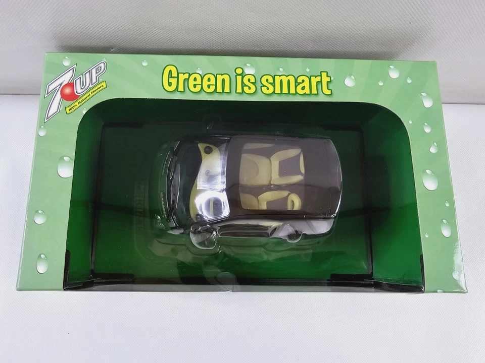 Maisto 1:18 Die Cast 7 Up Smart Car 2010 New 31852 - Image 4 of 4