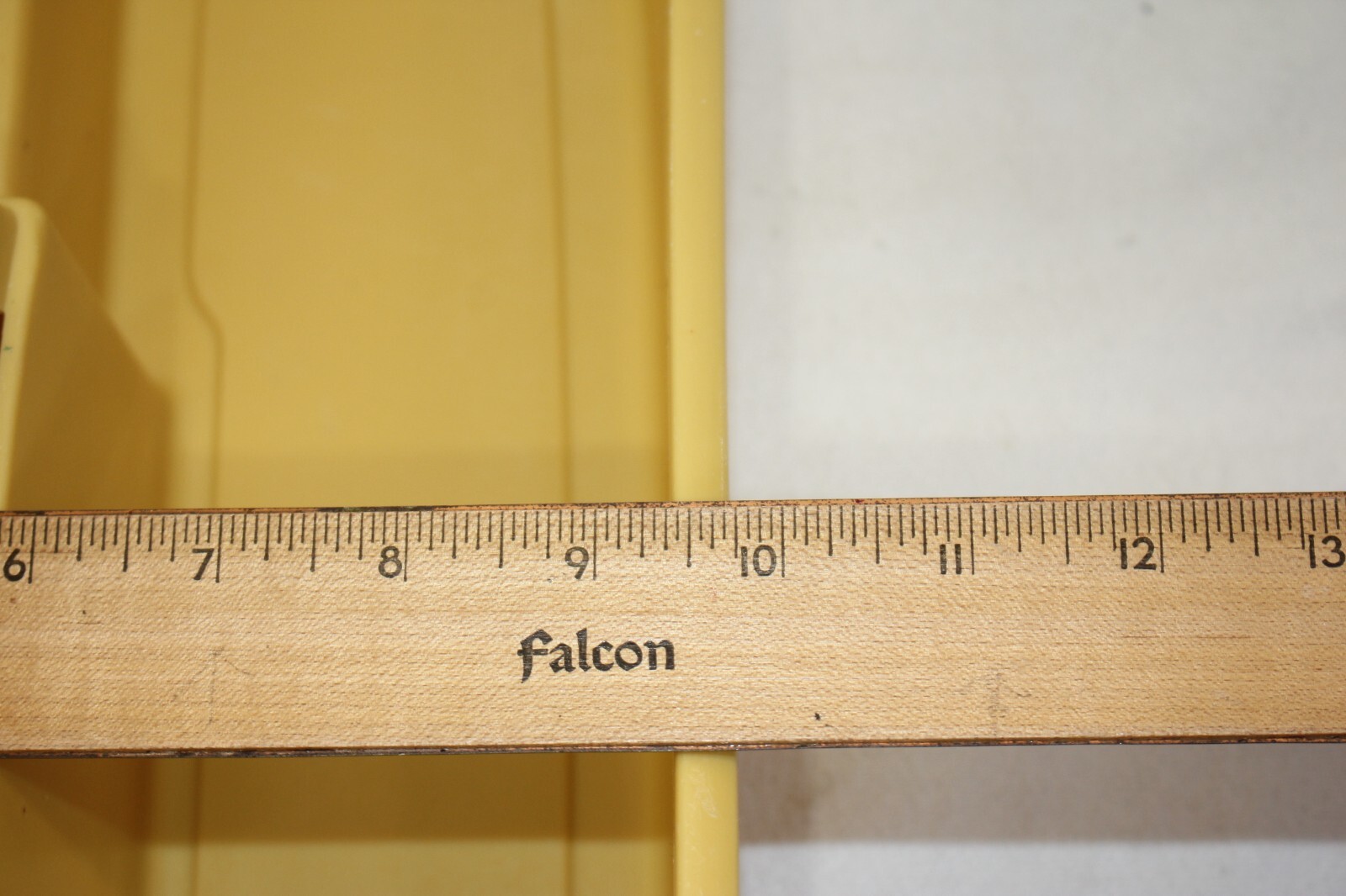 Yellow Rubbermaid 3153 Divided Storage Roughneck Carry Cleaning Craft Part Caddy