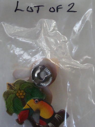 2 VTG Button Covers Silvertone Giraffe (Acrylic) Toucan (Wood) Sz Approx 1-1.5" - Picture 11 of 11