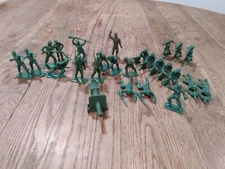 Lot Of 26 Tim-Mee Classic 1960's-70's Style Green Plastic U.S. Army Men 60mm