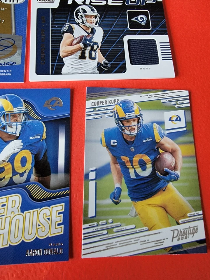 Tarjeta autógrafa de novato Matthew Stafford Cooper Kupp camiseta usada Aaron Donald Rams Foto 3 de 4