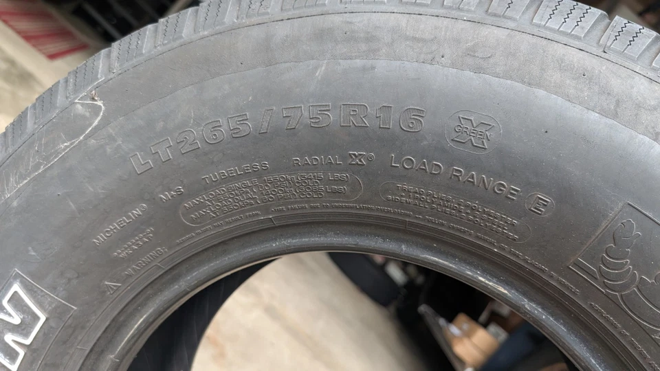 MICHELIN LTX A/T2 LT275/65R20 126/123R TIRE (MANUFACTURE DATE:4516) Used - Image 2 of 4