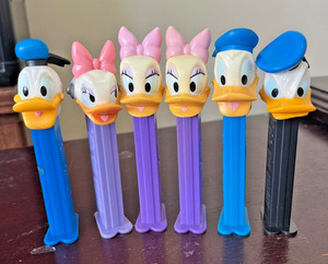 Lot of 6 Pez Ducks with Feet. Excellent condition