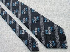 VINTAGE WIDE KIPPER BLUE WHITE 4 inch SILK necktie TIE C&A