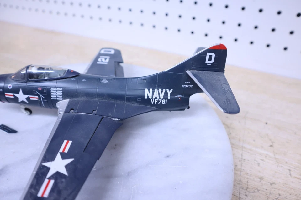 Бумажная кукла Hobby Master Grumman F9F-2 Panther VF-781 USS Bon Homme Richard 1951 - Изображение 4 из 4