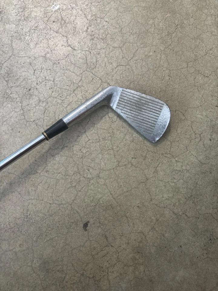 Club de golf derecho de hierro 3 Foto 2 de 4