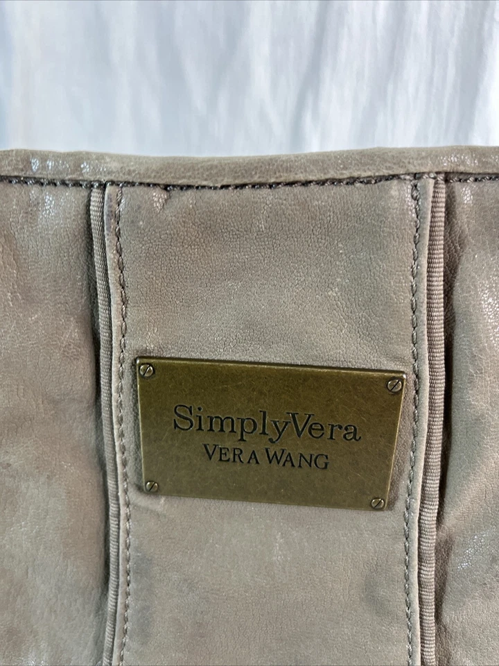 Bolso de Mano Simply Vera By Vera Wang Champiñón Tostado/Topo con Borde de Patente Negro Foto 2 de 4