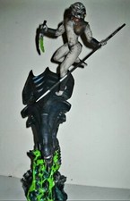 Predator Female Yautja vs Alien Queen Resin K...