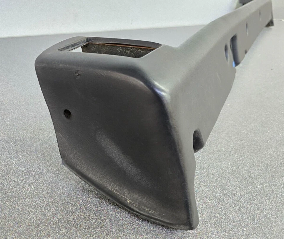 BONITO RODILLERA ACOLCHADA INFERIOR ORIGINAL ORIGINAL PORSCHE 914 1972-76 NLA 26 USADA Foto 3 de 4