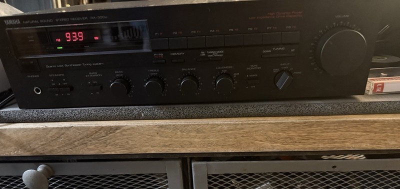 Vintage Yamaha RX-300U Natural Sound Stereo Receiver in very good working order