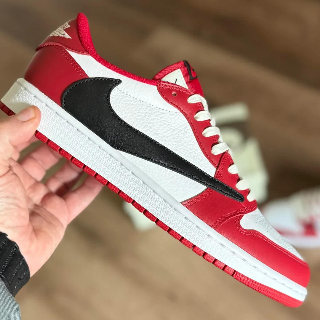 US 10 - Jordan 1 Retro OG SP x Travis Scott Low "Chicago" image 5