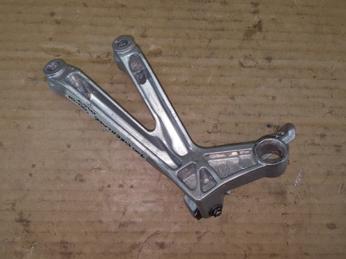 Honda CBR900RR FIREBLADE 2000-01 RH hinten rechts/Pillion Fußstütze/Aufhänger Montage - Bild 7 von 8
