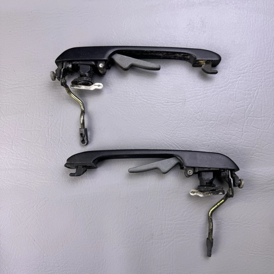 81-85 PORSCHE 924 944 JUEGO MANIJAS PUERTA DELANTERA IZQUIERDA DERECHA NEGRO SIN LLAVE OEM Foto 4 de 4