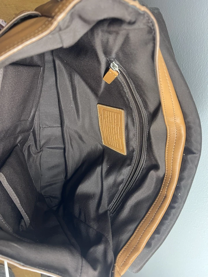 Bolso mensajero Coach, estado ligeramente usado. Hermoso bolso Foto 4 de 4