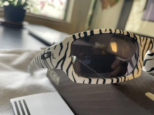 Oakley Fives Cuadrado Blanco Mate Tigre/Gris Cálido - Imagen 4 de 5