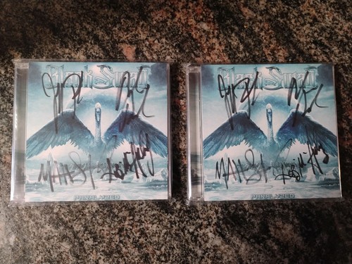 Signed black swan paralyzed CD Robin McAuley, Reb Beach, Jeff Pilson, Matt Starr - Picture 1 of 2