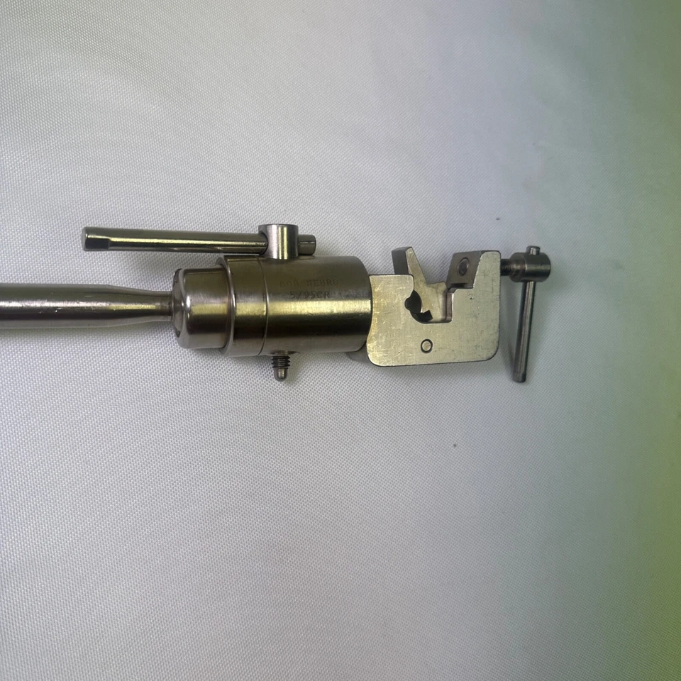 Brazo retractor quirúrgico ajustable montado en mesa con abrazadera Foto 4 de 4