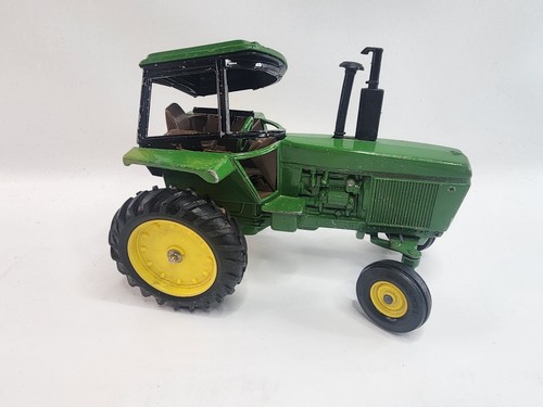 ERTL Damaged John Deere Farm Tractor Die Cast Green Yellow 1/16 - Picture 3 of 11