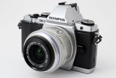 Olympus OM-D E-M5 16.1 MP 14-42mm Lens Kit Silver [Exc+++] w/Box