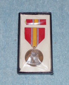 NEW-VINTAGE-ARMY-NATIONAL-DEFENSE-SERVICE-MEDAL-SET-IN-BOX-WITH-FREE-SHIPPING