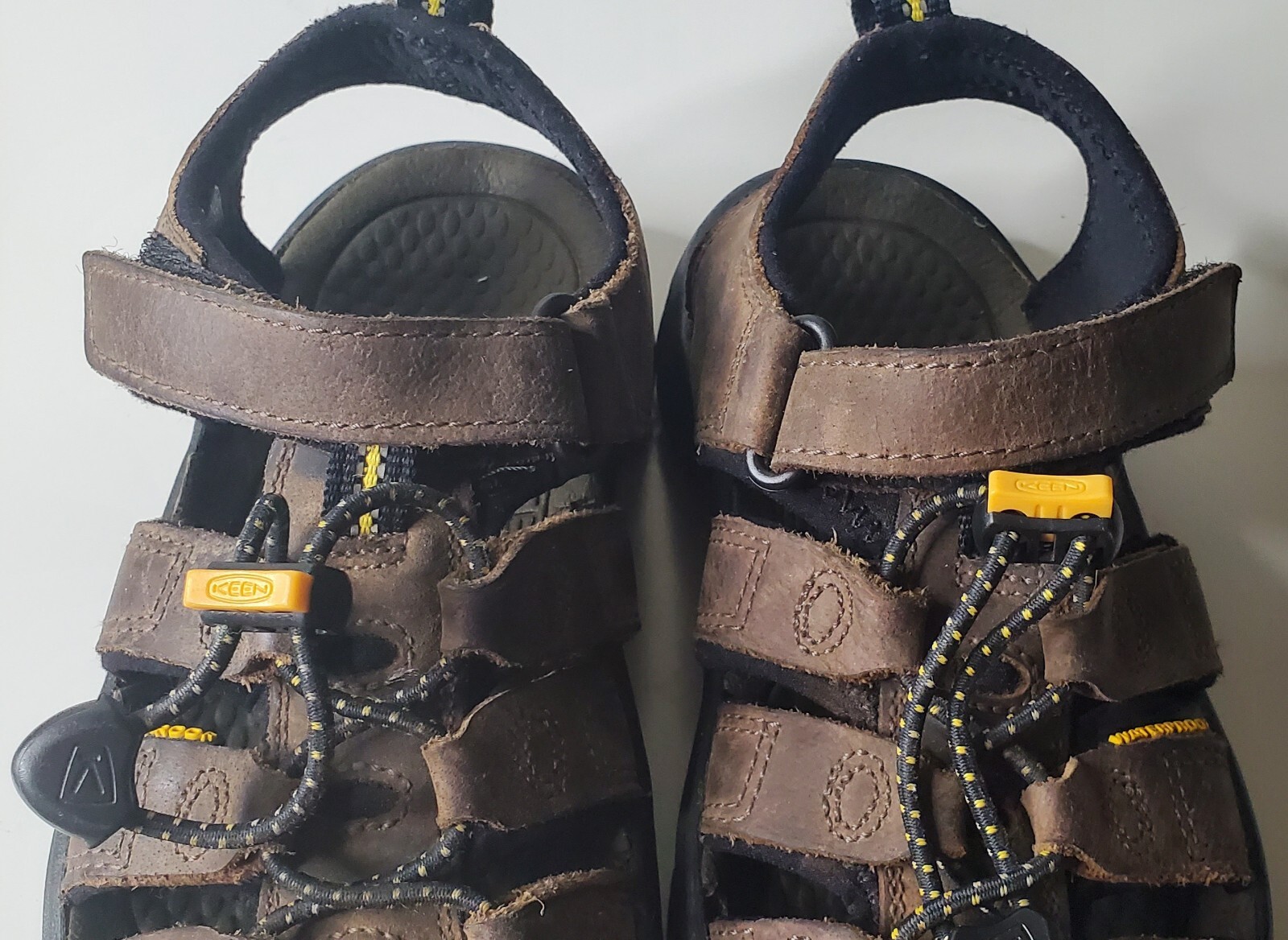 Sandali da esterno Keen in pelle marrone Newport con cinturino alla caviglia impermeabili taglia US 1