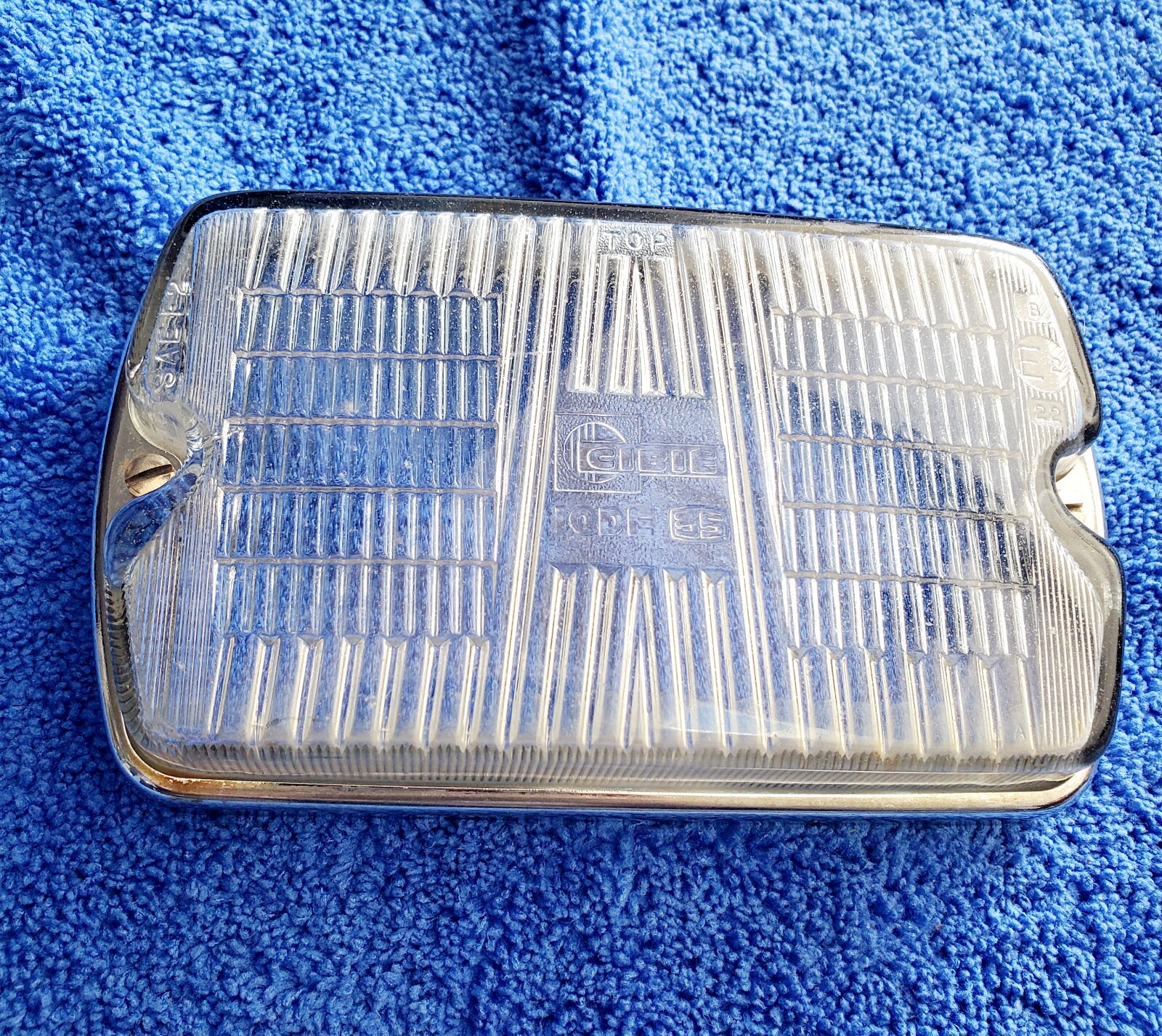 Lente antiniebla Cibie Iode 35 (aeropuerto) de segunda mano con bonito bisel cromado y tornillos de montaje