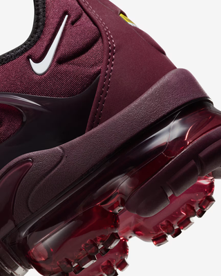 maroon vapormax plus