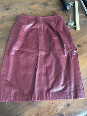 dunkelroter Lederrock Escada, mit Seitenschlitz, Gr. 36