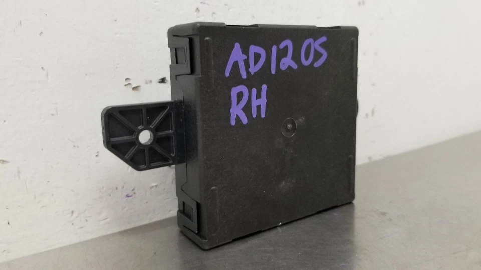 23 MÓDULO DE CONTROL DE PUERTA ESTILO CLÁSICO DODGE RAM 1500 68225100AD Foto 4 de 4