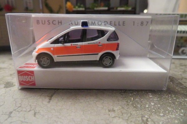 Busch 48611 1:87 H0 Mercedes A Klasse Brk Und Malteser Ohne Notarztaufdruck-image