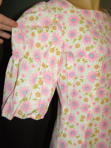 Vintage 60's pink & blue DAISIES print sheath dress PUFF SLEEVES S M mod hippy - Picture 9 of 14
